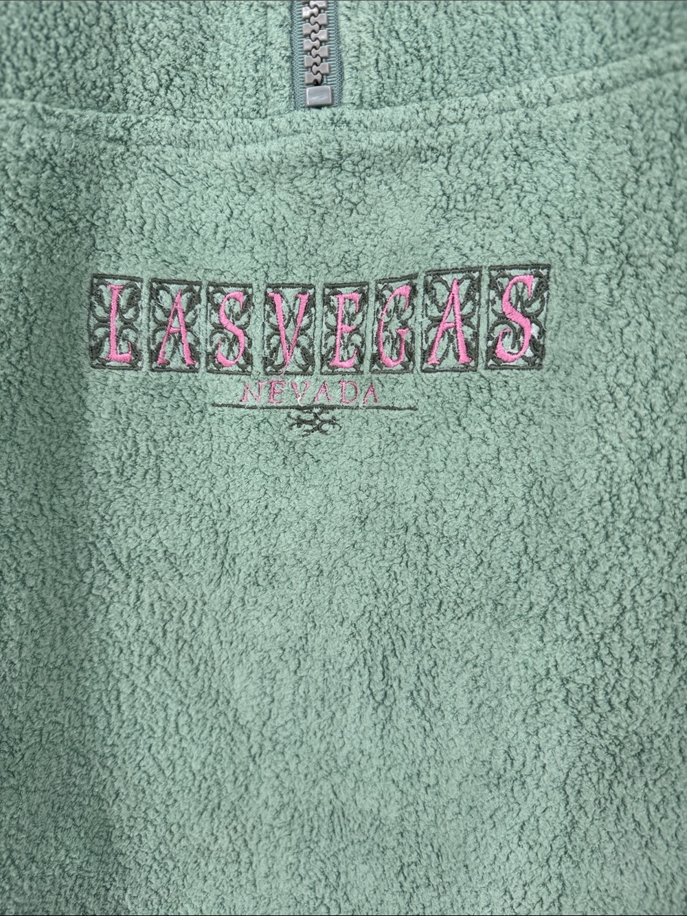 Vintage-Style Green Half-Zip Fleece‎ Pullover by Hilton Hotels Las Vegas XL - Picture 2 of 9